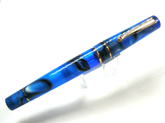 DELTA DUNA PISTON FILL FOUNTAIN PEN IN OASIS BLUE 14K MEDIUM NIB