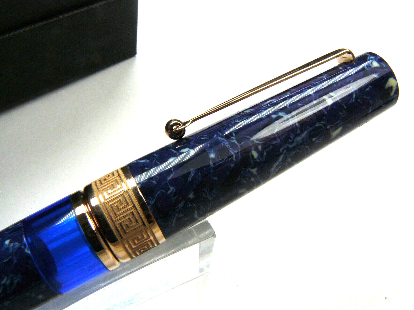 Delta Lapis Blue Celluloid Limited Edition 188 Fountain Pen Gold trim 14k Stub