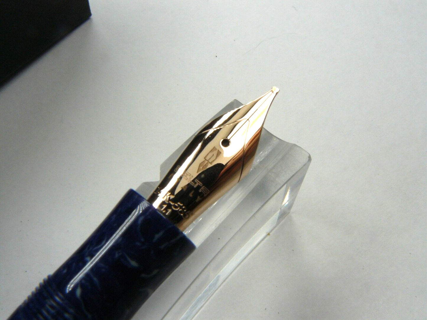 Delta Lapis Blue Celluloid Limited Edition 188 Fountain Pen Gold trim 14k Stub