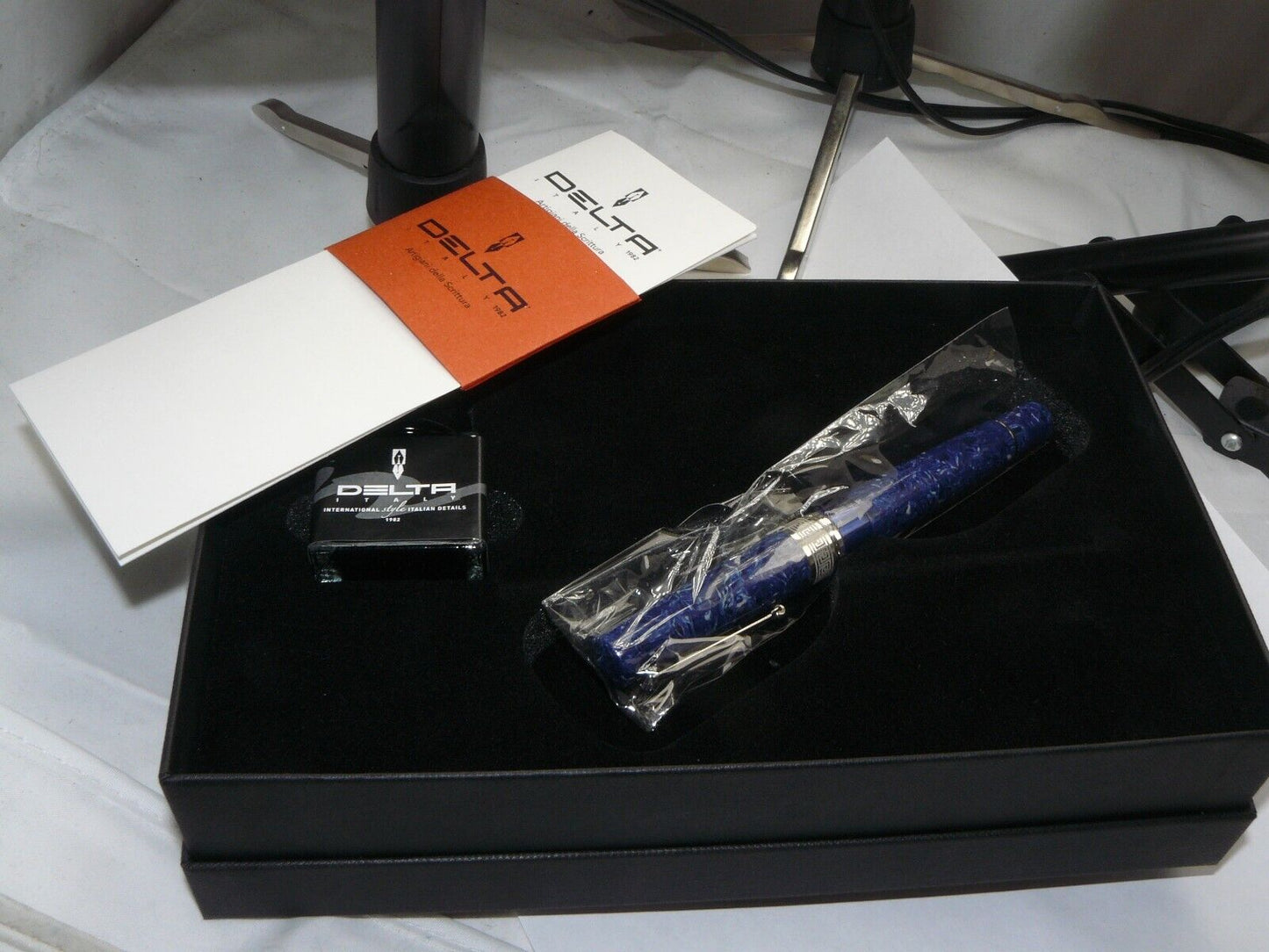 Delta Lapis Blue Celluloid Limited Edition 188 Fountain Pen Gold trim 14k Stub