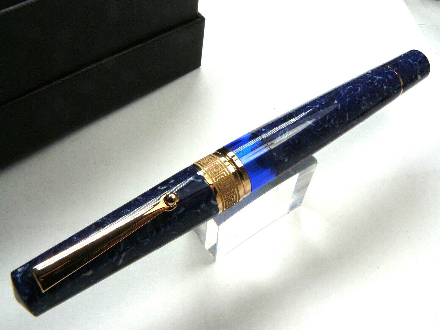 Delta Lapis Blue Celluloid Limited Edition 188 Fountain Pen Gold trim 14k Stub