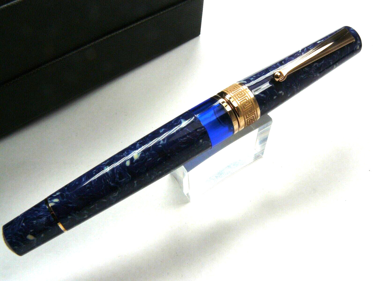 Delta Lapis Blue Celluloid Limited Edition 188 Fountain Pen Gold trim 14k Stub